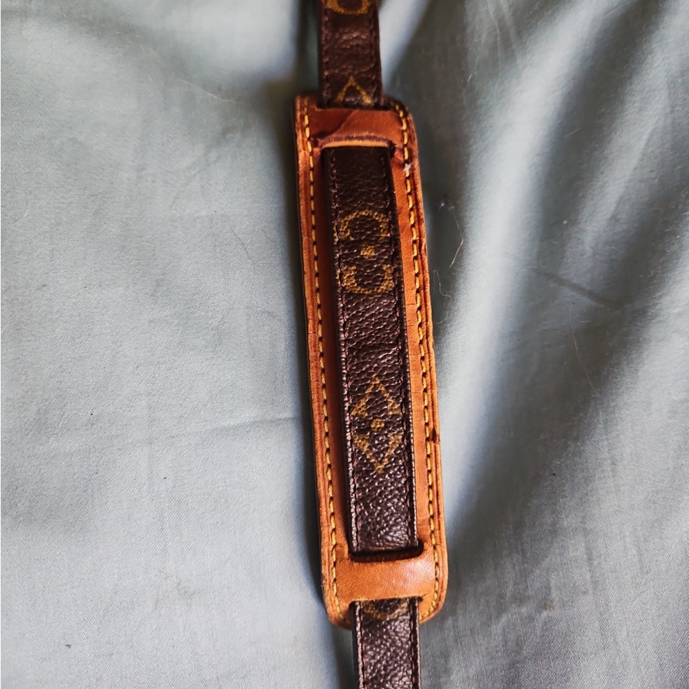 Auth Vintage Louis Vuitton Monogram crossbody strap. COME WITH UNBRANDED CLASP!! - Picture 4 of 7